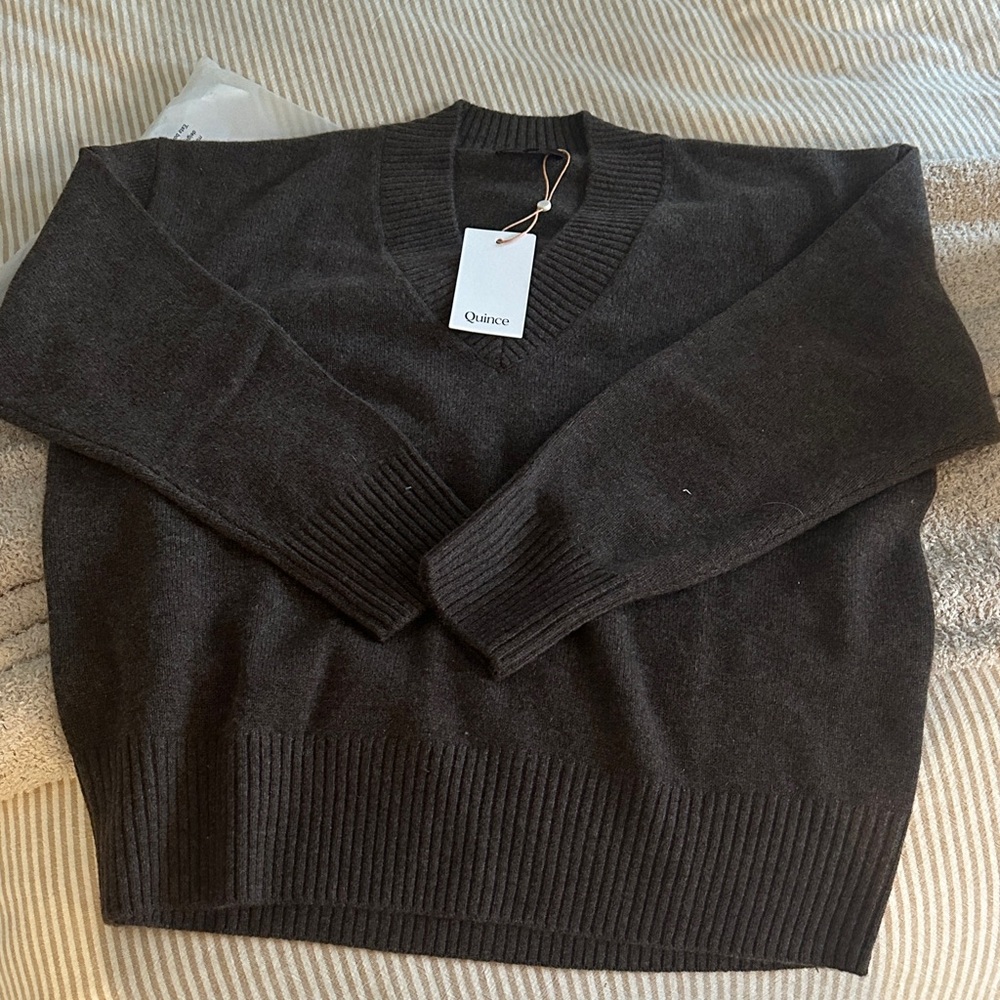 Mongolian cashmere oversized v neck sweater - Picture 4 of 5